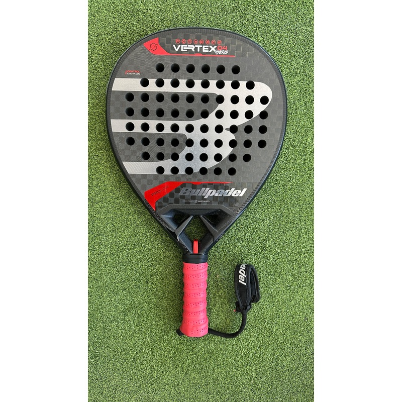 BULLPADEL VERTEX 04 HYBRID 24 Used – Condition 9/10